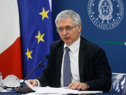 Spuntano altri 300 milioni per combattere il caro bollette. Confindustria contro i partiti