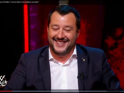 Stoccata di Salvini a Di Maio sul balcone: "Se lo avessi fatto io mi avrebbero arrestato"