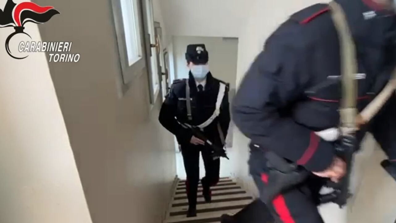 Aggressioni e rapine nel cuore di Torino: in manette baby-gang