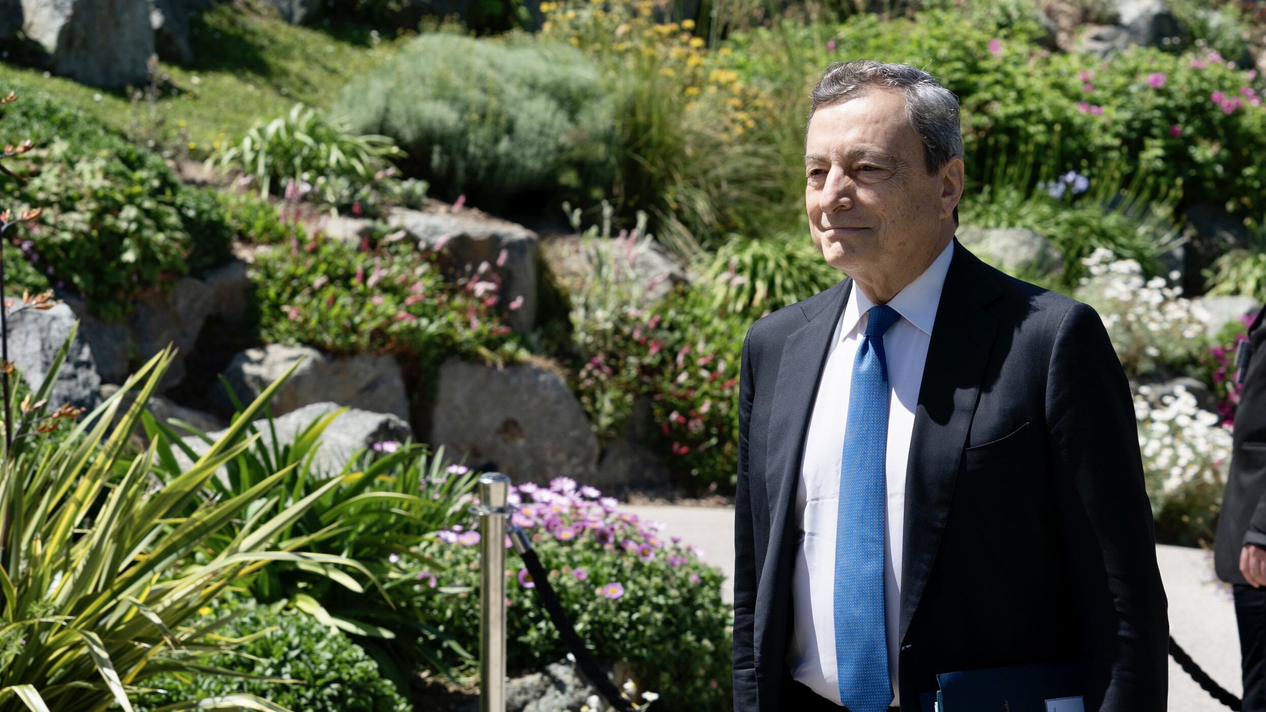 Draghi: "Io stesso farò eterologa. Liberi di fare seconda dose AstraZeneca"