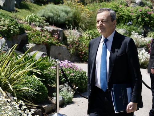 Draghi: "Io stesso farò eterologa. Liberi di fare seconda dose AstraZeneca"