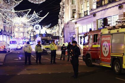 Londra, scatta l'allarme a Oxford Street: paura tra la gente 14