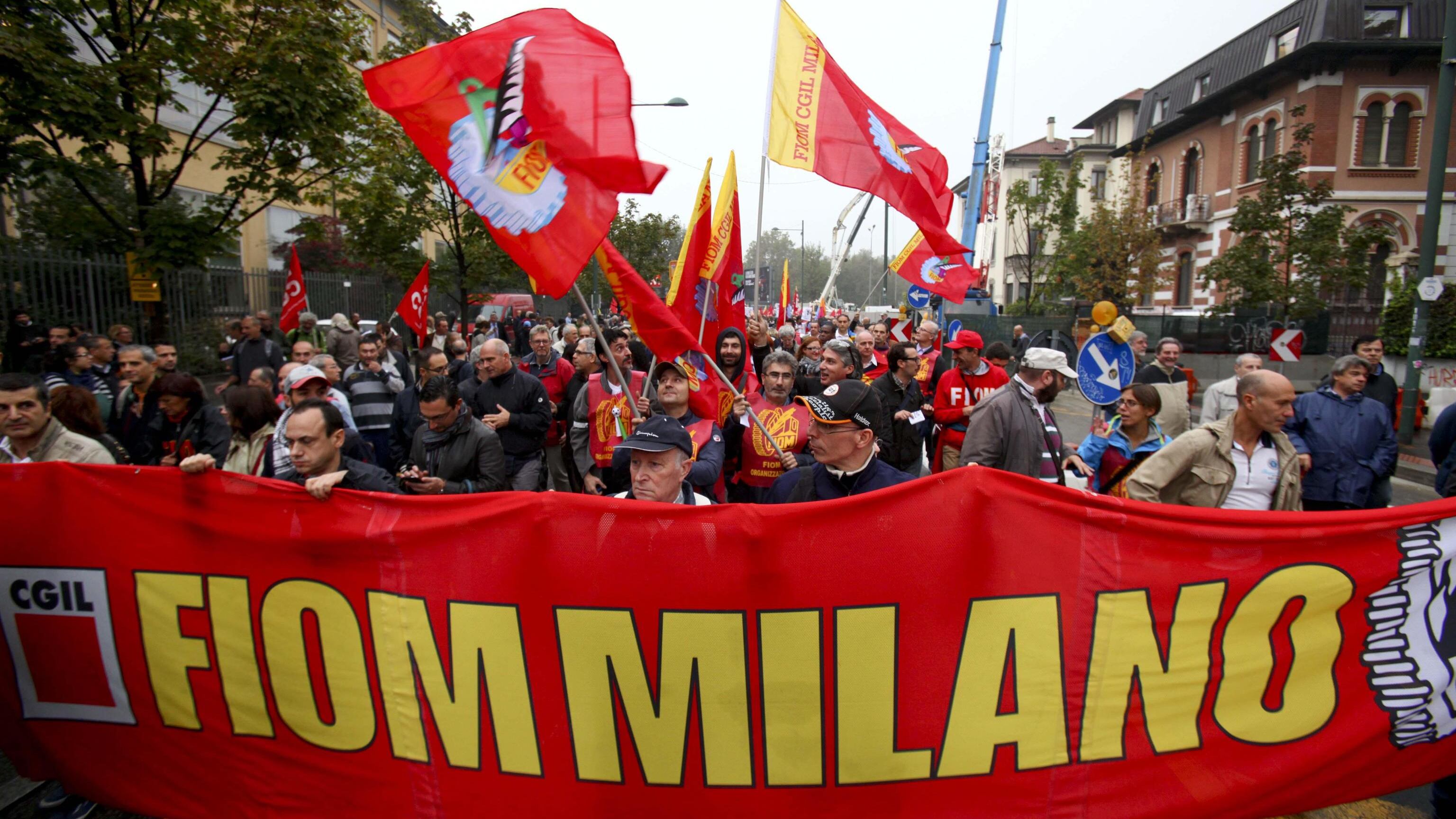 Gli operai vanno a destra e allora la Fiom organizza dei corsi antirazzisti