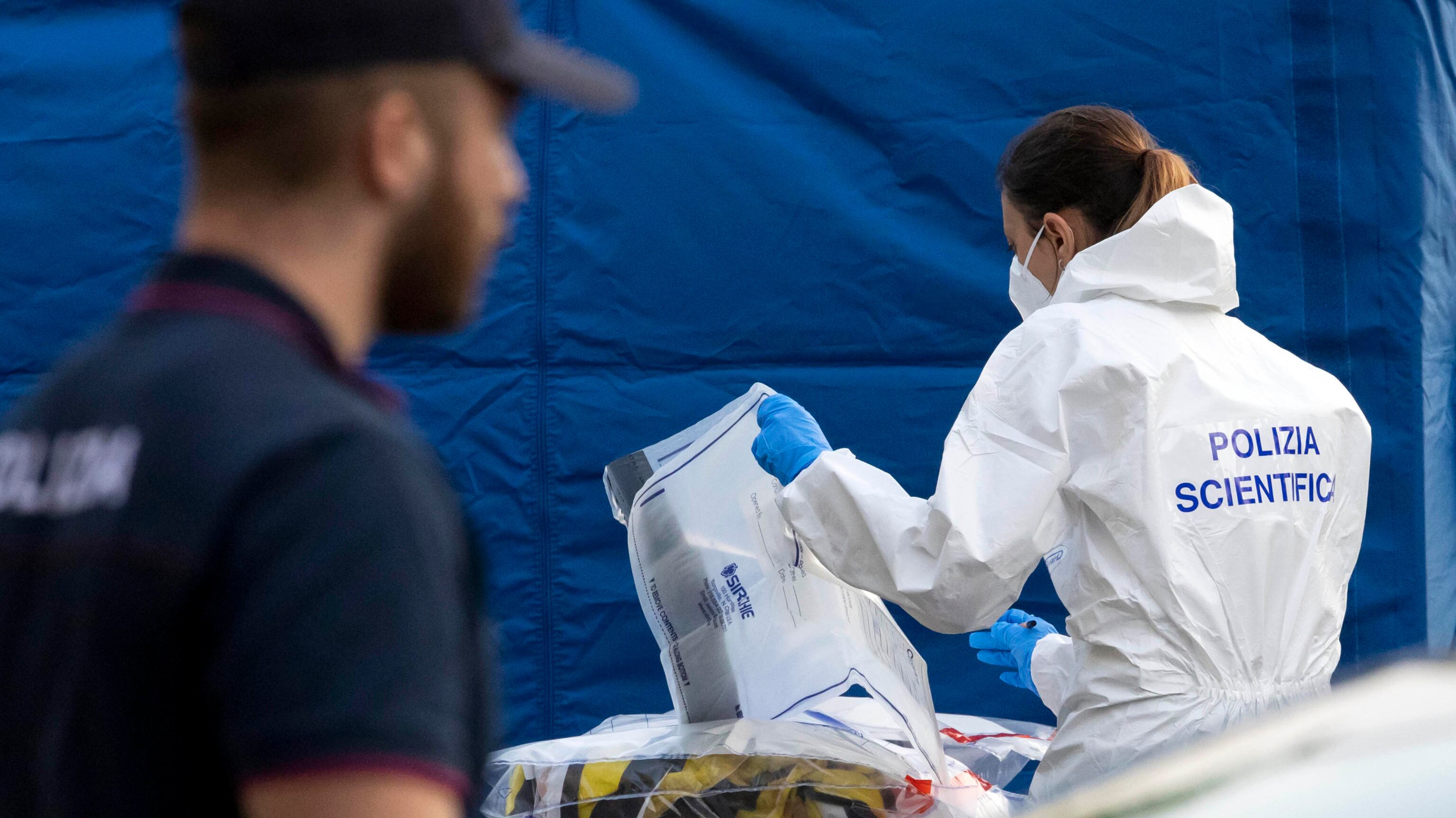 "Grondava sangue", cadavere di una 17enne abbandonato in un carrello della spesa a Roma