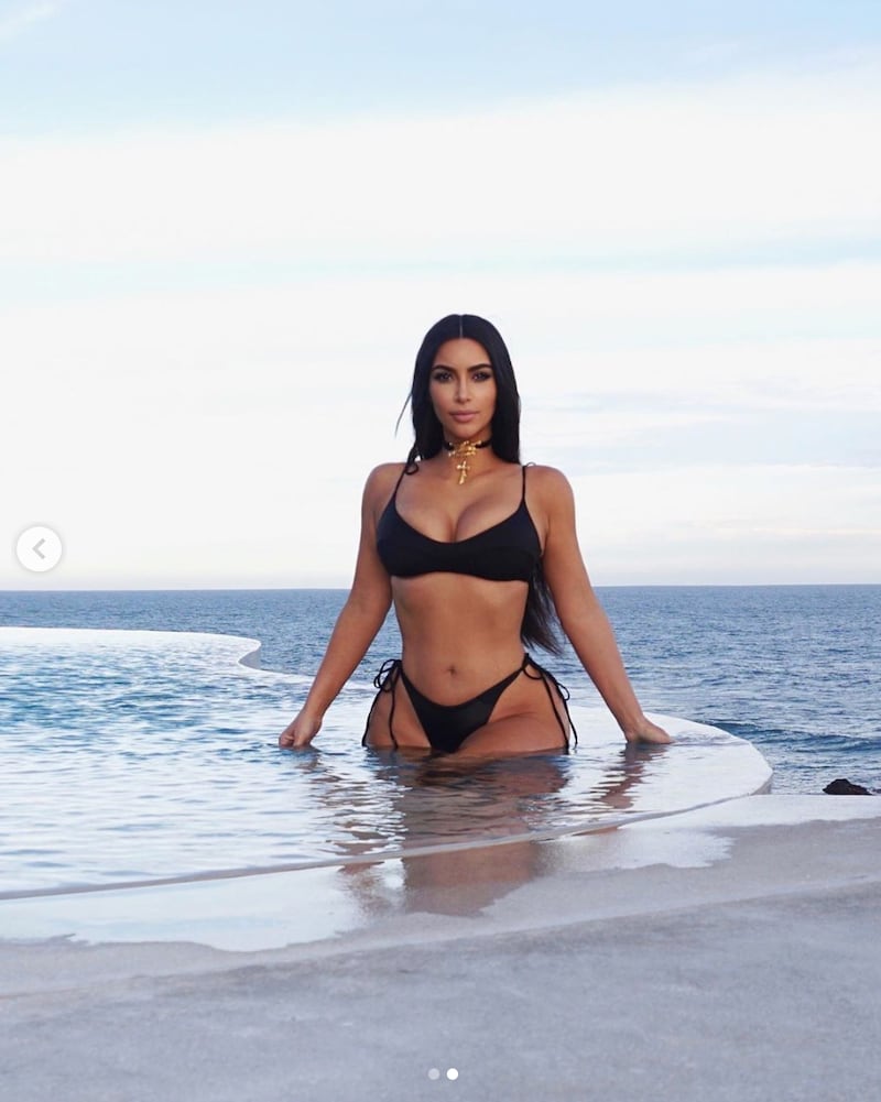 Kim e Kourtney Kardashian in foto 4
