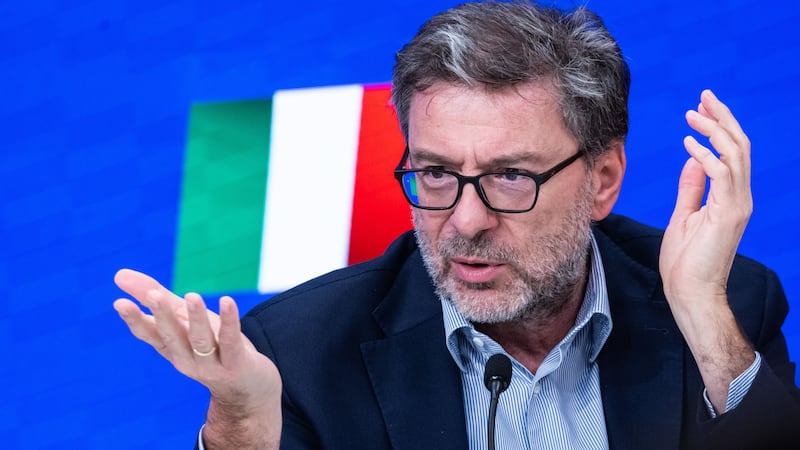 La manovra vale 23,5 miliardi. Fondi per famiglie, sanità e aziende