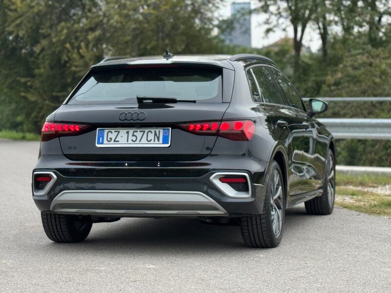 Audi A3 Allstreet: guarda la gallery della nuova compatta ibrida tedesca 9