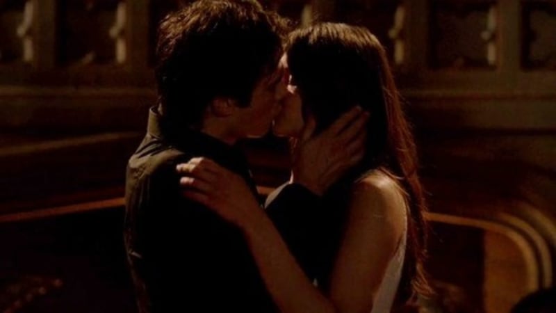 The-Vampire-Diaries-bacio