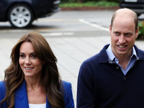 La storia si ripete: dopo Diana “Carlo è geloso di William e Kate”