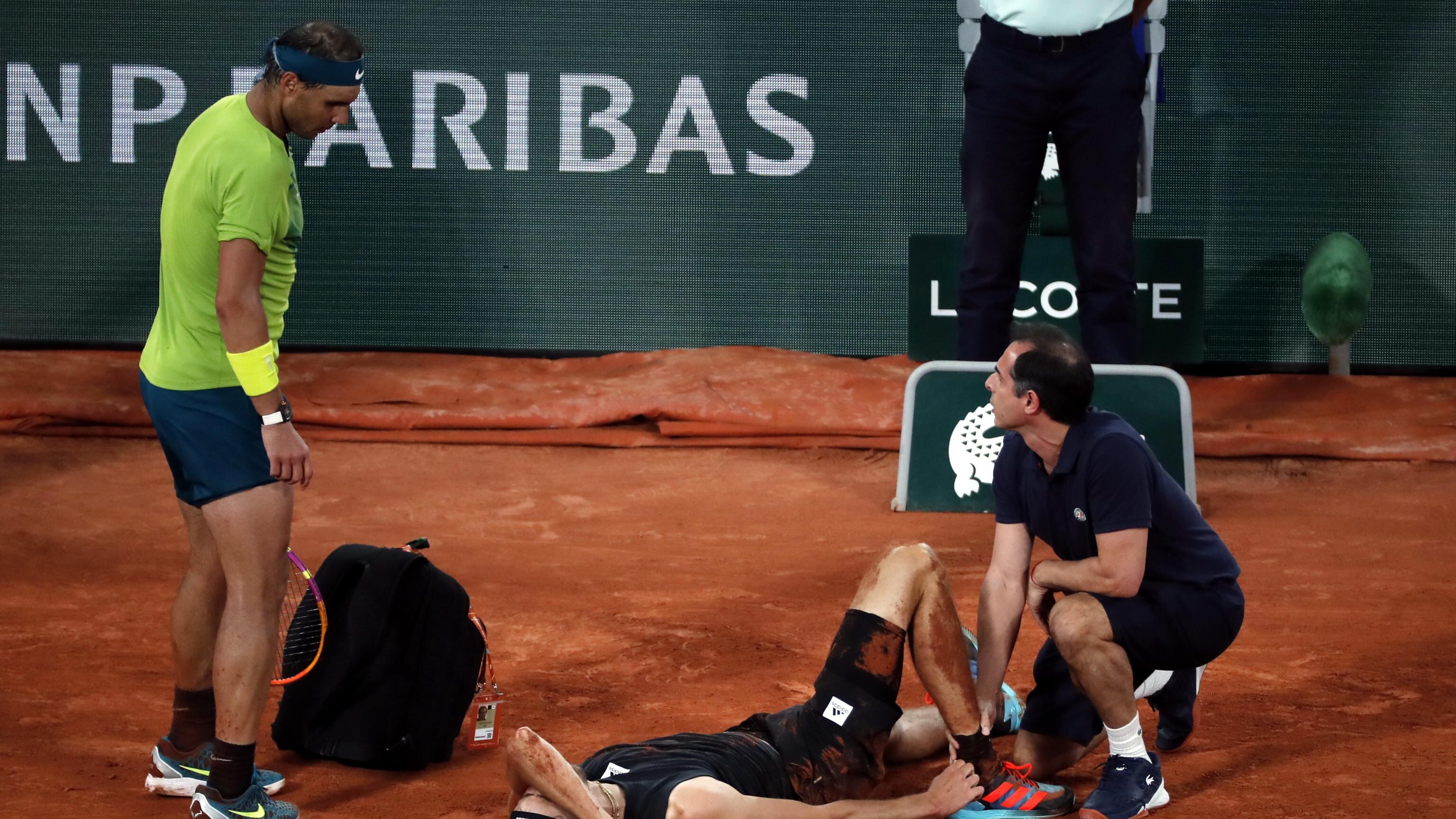 Il dramma di Zverev "regala" a Nadal la 14ª finale al Roland