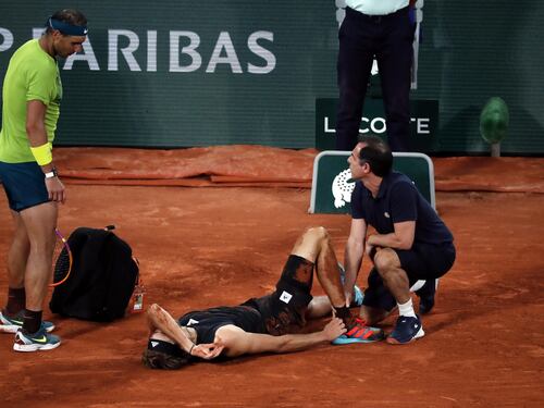 Il dramma di Zverev "regala" a Nadal la 14ª finale al Roland