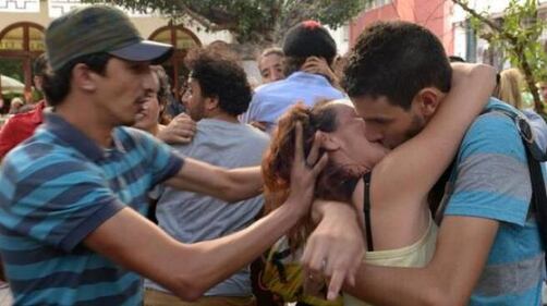 Baci proibiti a Rabat, scatta il "kiss-in" di protesta 5