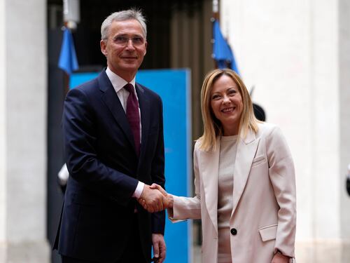 Stoltenberg dalla Meloni rivela la linea Nato: "Non manderemo truppe in Ucraina"