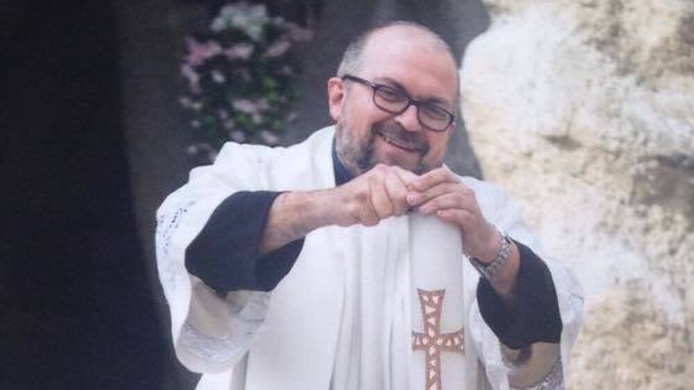 La mamma della 17enne stuprata vedrà il prete che l'accusa