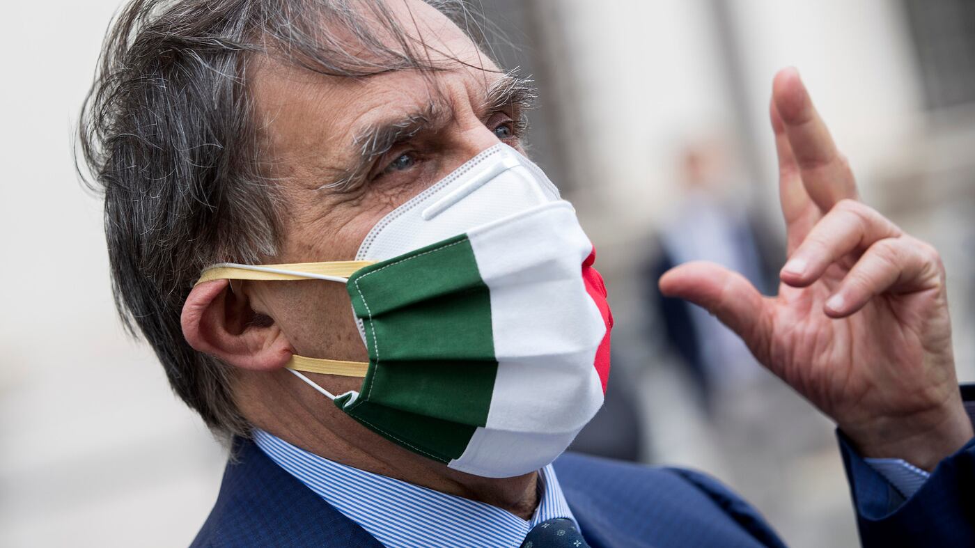 "No al saluto col gomito". La Russa contro l'Oms: "Va bene mano al cuore"