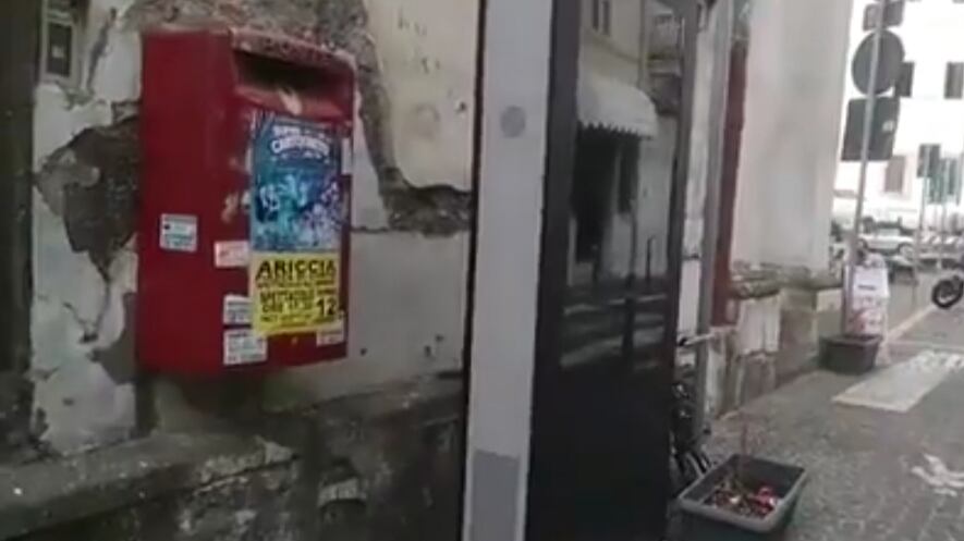 Porno al posto delle informazioni turistiche: scandalo ad Ariccia
