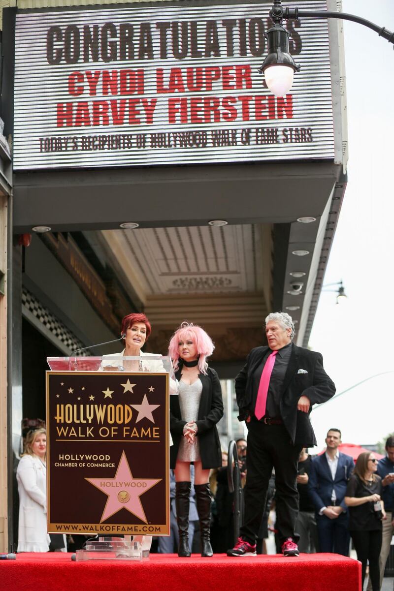 Cyndi lauper premiata con una stella sulla Walk of Fame 11