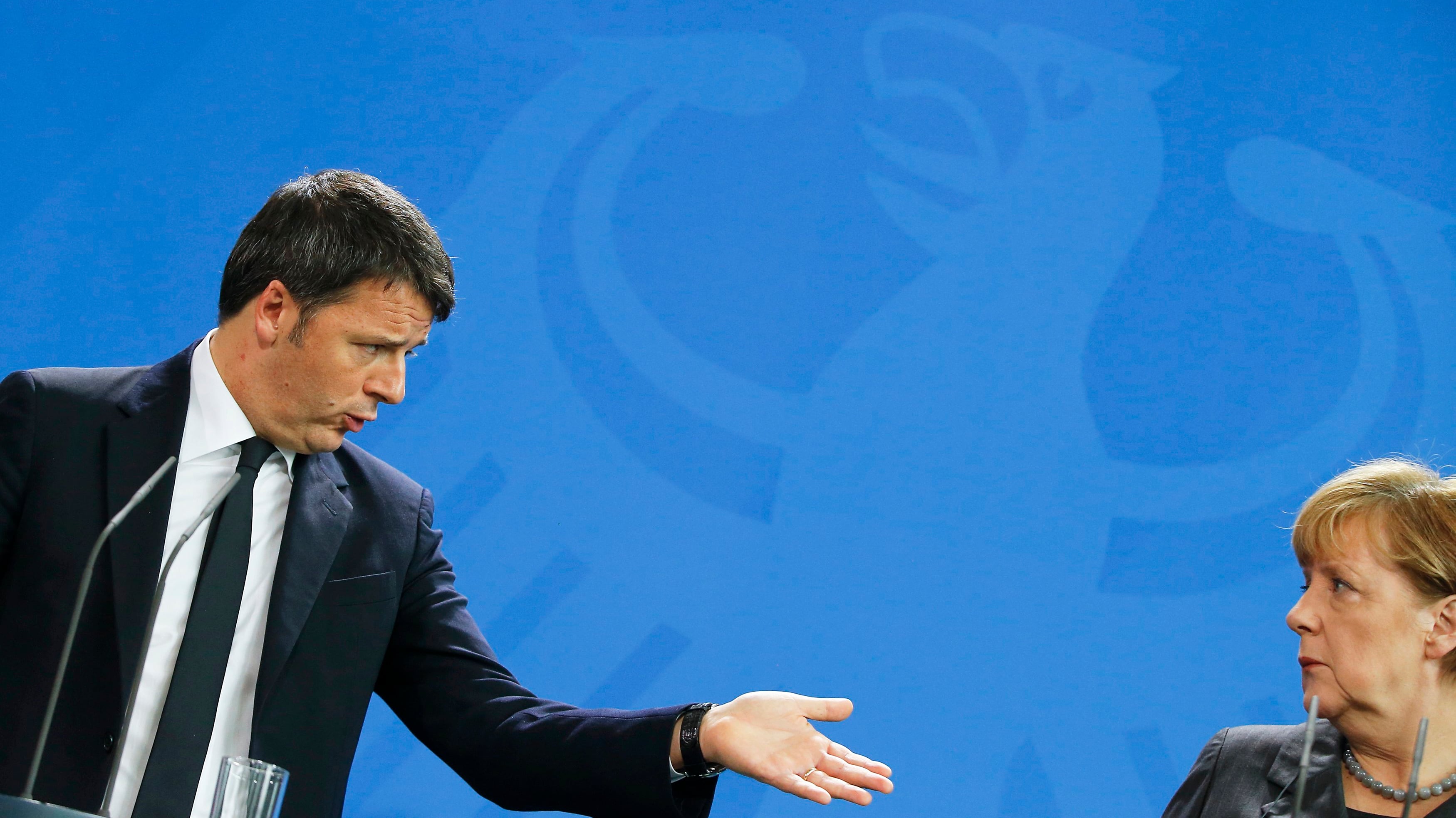 Migranti, Renzi attacca la Merkel: "Ci dica se ha altre soluzioni"