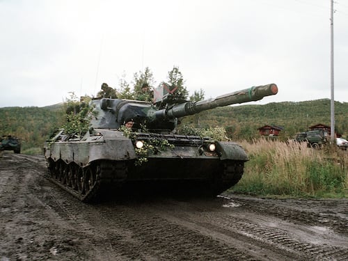 "È stato colpito...": il giallo sul Leopard con equipaggio tedesco