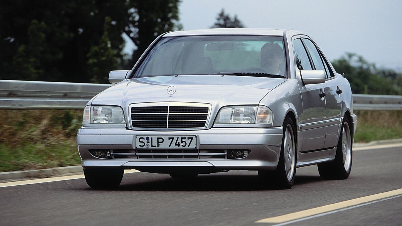 Mercedes Classe C: 30 anni di lusso in formato compatto