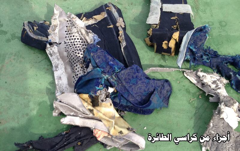 Le prime foto dei rottami ​del volo Egyptair 2