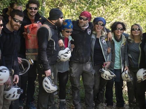 Fuori dalla grotta dopo 40 giorni: "È meglio dentro"