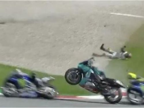 Miracolo in pista per Valentino Rossi. Moto in aria: incidente choc