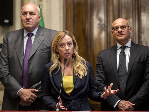 Meloni verso il governo. Ma M5S nega ipotesi ministero