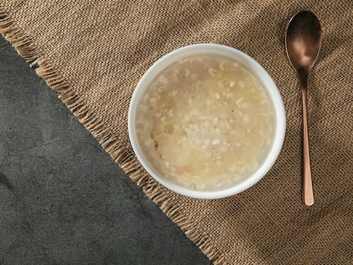 Perché mangiare porridge di avena la sera? Tutti i benefici