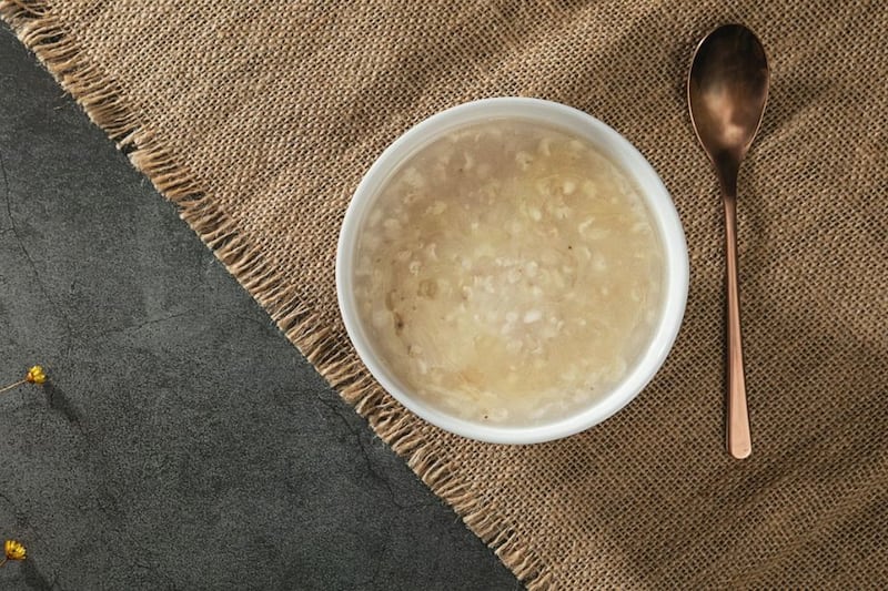 Perché mangiare porridge di avena la sera? Tutti i benefici