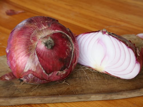 Salame di Varzi e Cipolla di Breme, la tavola ha sapori unici