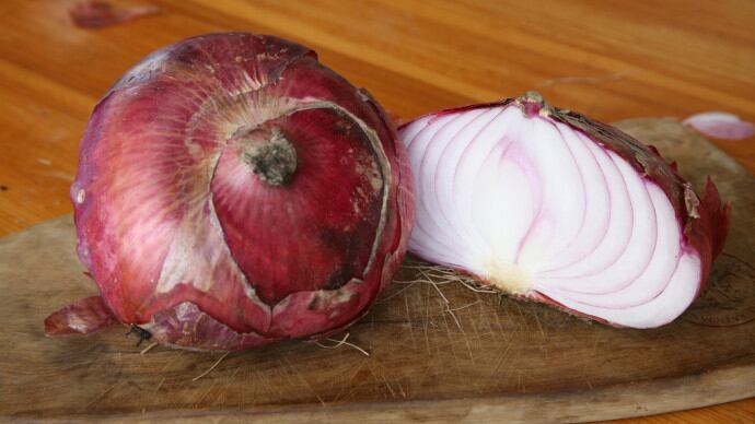 Salame di Varzi e Cipolla di Breme, la tavola ha sapori unici
