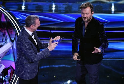 Cesare Cremonini scalda la terza serata del Festival 2
