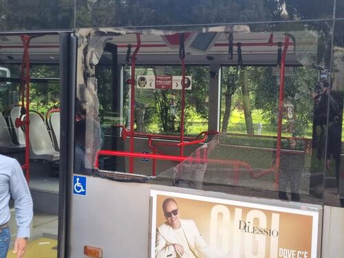 Roma, autobus danneggiato dai tifosi tedeschi. "Ora paghino i danni"