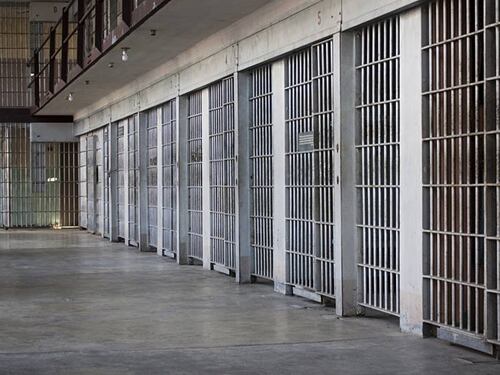 Prima l'incendio e poi la rissa: alta la tensione nel carcere di Agrigento