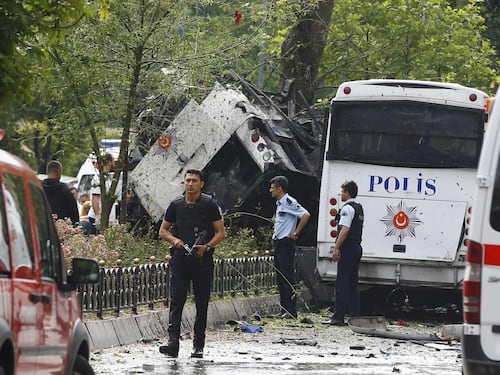 Autobomba fa strage a Istanbul: undici i morti