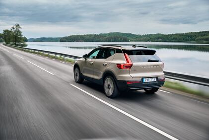Volvo EX40, primo contatto: guarda la gallery 16