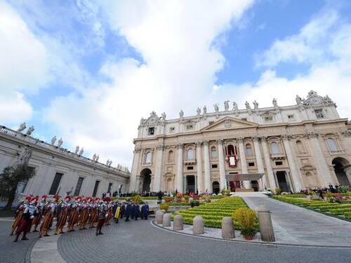 La messa di Pasqua di Papa Francesco: basta guerre