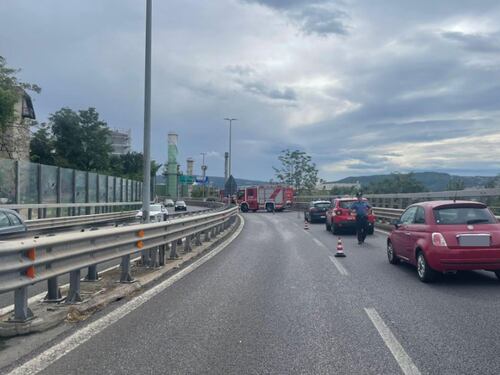 Trovato a Trieste cadavere appeso per il collo al guardrail