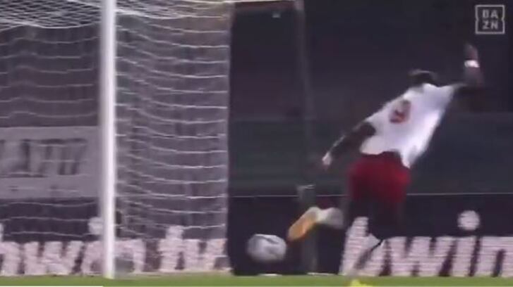 Abraham sbaglia un gol a porta vuota: ecco la reazione di Mourinho