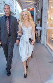 Pamela Anderson sexy e impegnata 31
