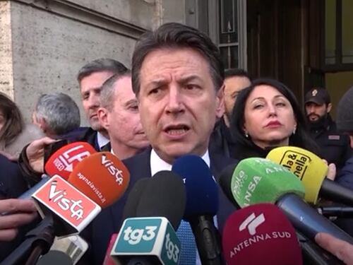 "Solo un cavillo". Da 5s e Verdi ancora fango dopo l'assoluzione del Cav