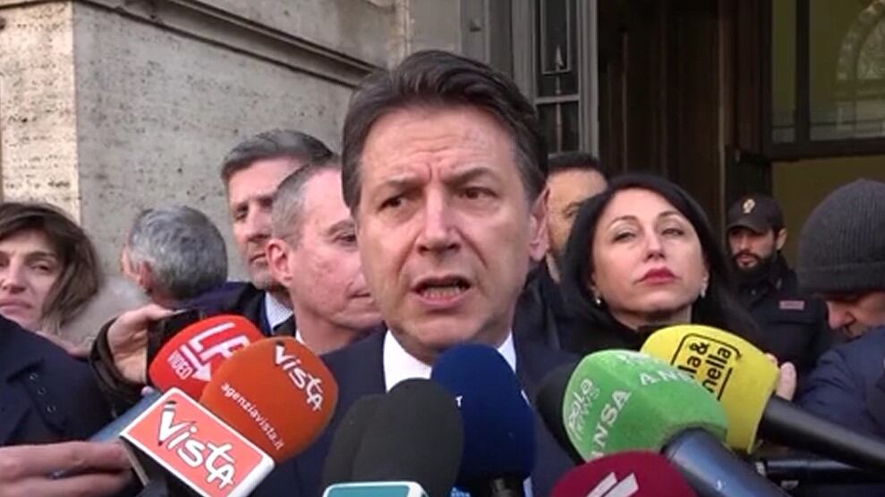 "Solo un cavillo". Da 5s e Verdi ancora fango dopo l'assoluzione del Cav