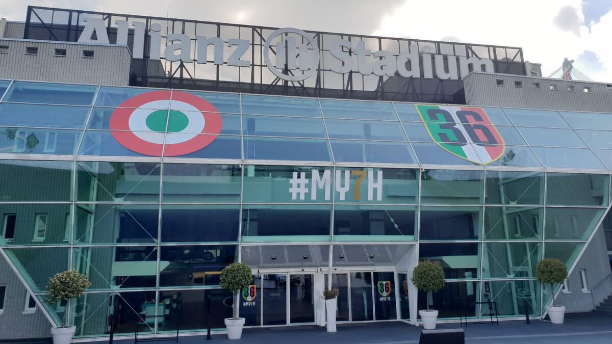 Il clima di terrore all'Allianz Stadium. Così i "pinguini" erano ostaggio degli ultras