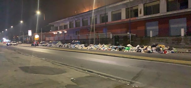 Discariche abusive e cumuli di rifiuti nell'area nord di Napoli 1