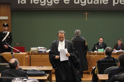 Di Pietro torna a vestire la toga 2