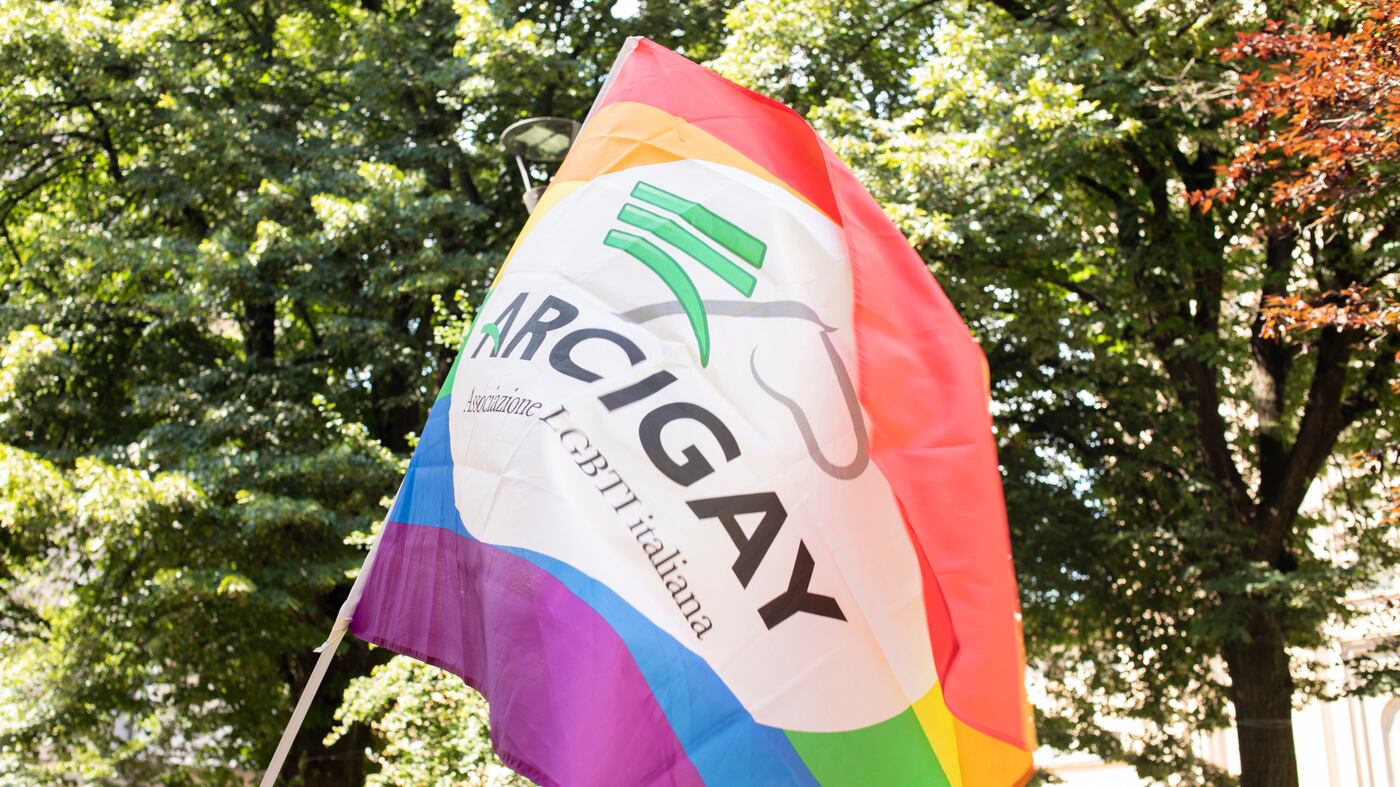 Arcigay dietro la cattedra al posto dei professori
