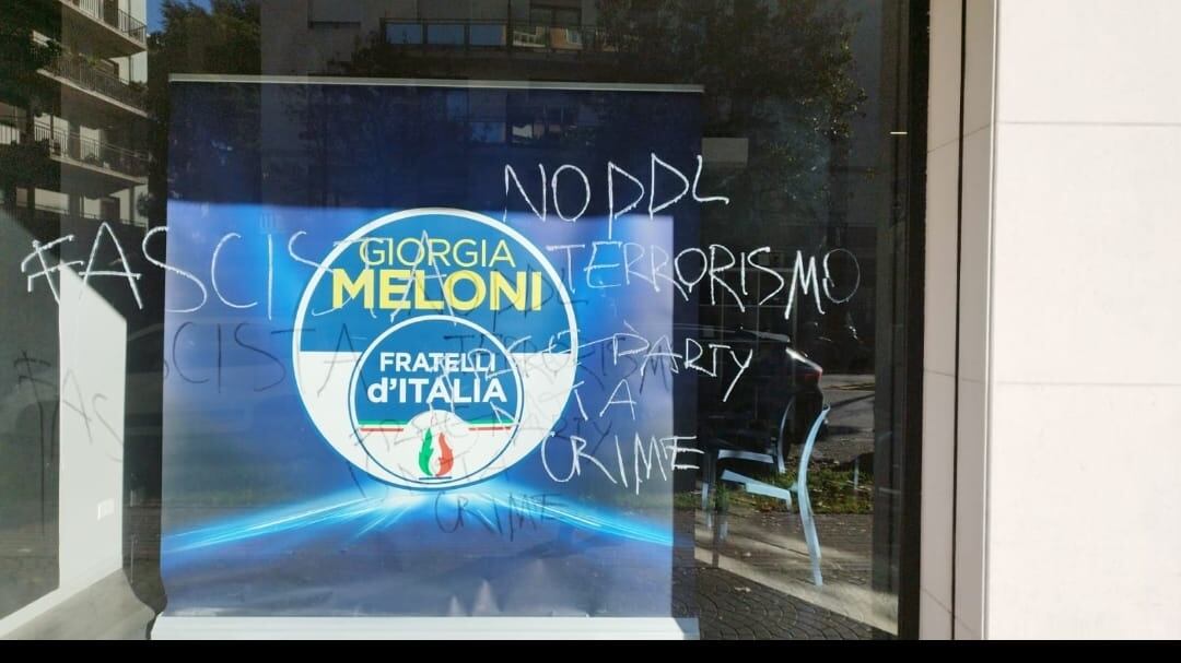 Veneto, vandalizzata la sede di FdI nel giorno del voto