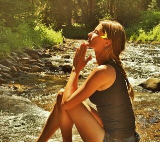 Celebrity e Yoga, le più belle foto su Instagram 1