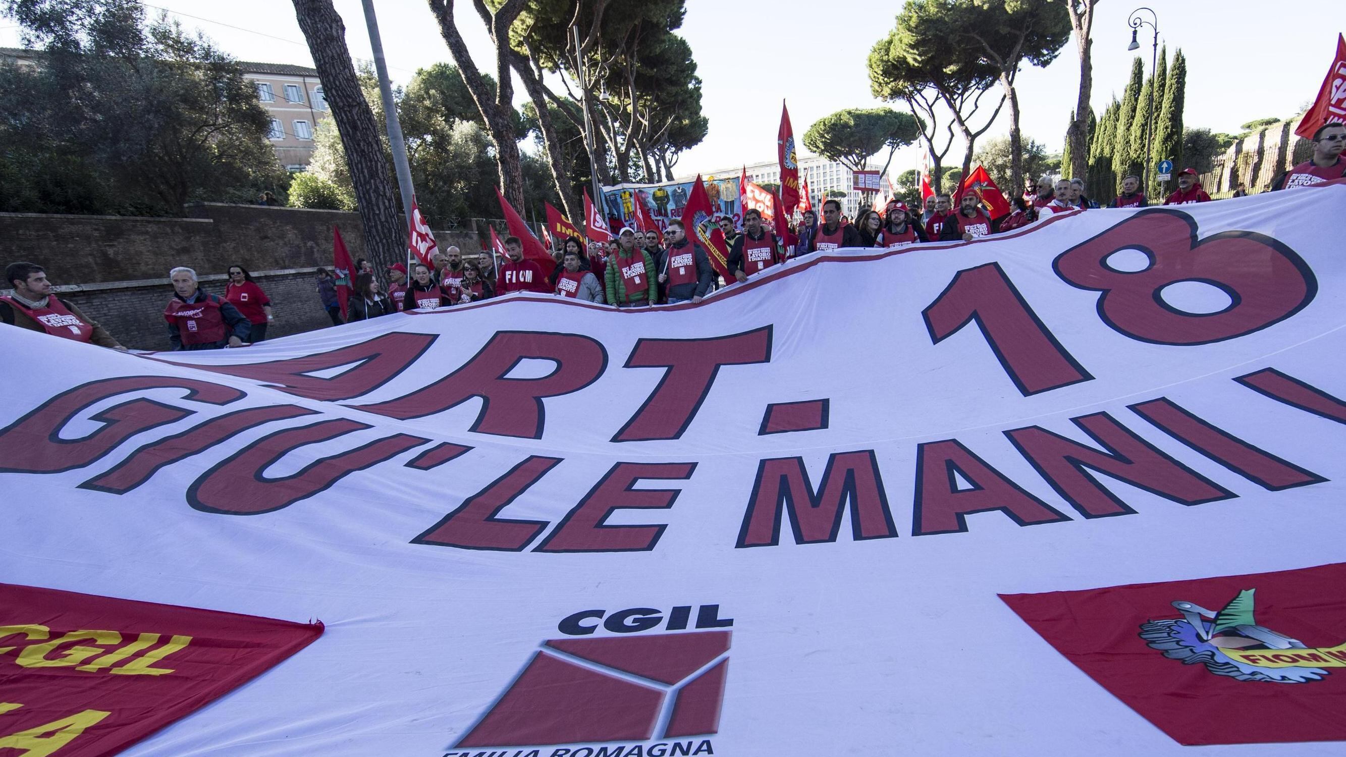 Ecco la riforma annacquata: articolo 18 via solo sulla carta